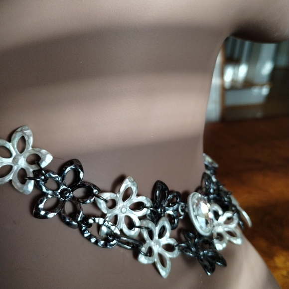 Necklace - Picture 2 of 7